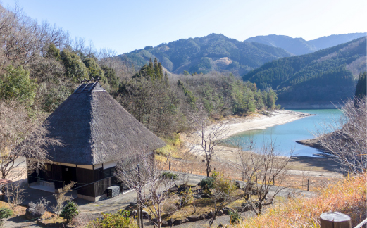 里山リゾートかるかやご宿泊券（囲炉裏プラン1泊2食2名様）