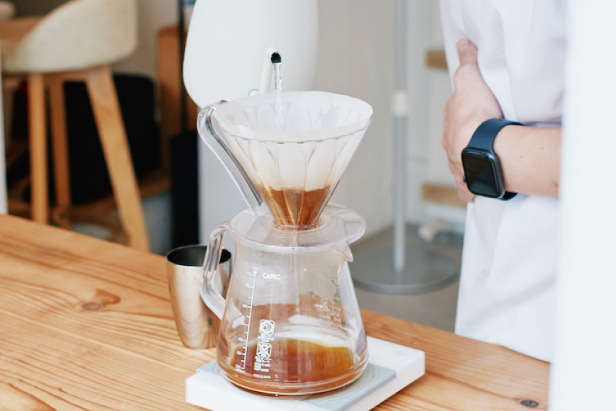 定期便 6回 【日本一の焙煎士厳選】珈琲 粉 100g×3種 スペシャルティコーヒー 飲み比べ [日向珈琲 宮崎県 日向市 452061207] コーヒー 焙煎 自家焙煎 詰め合わせ