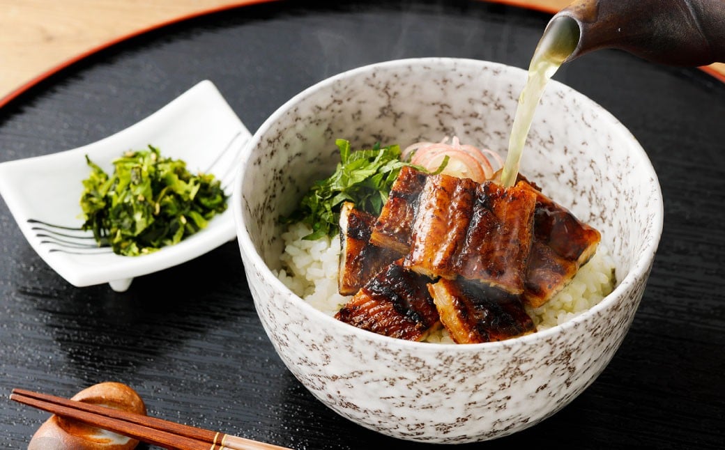 ＜職人手焼き九州産うなぎ 蒲焼き2尾（4切れ）計260g前後＞翌月末迄に順次出荷