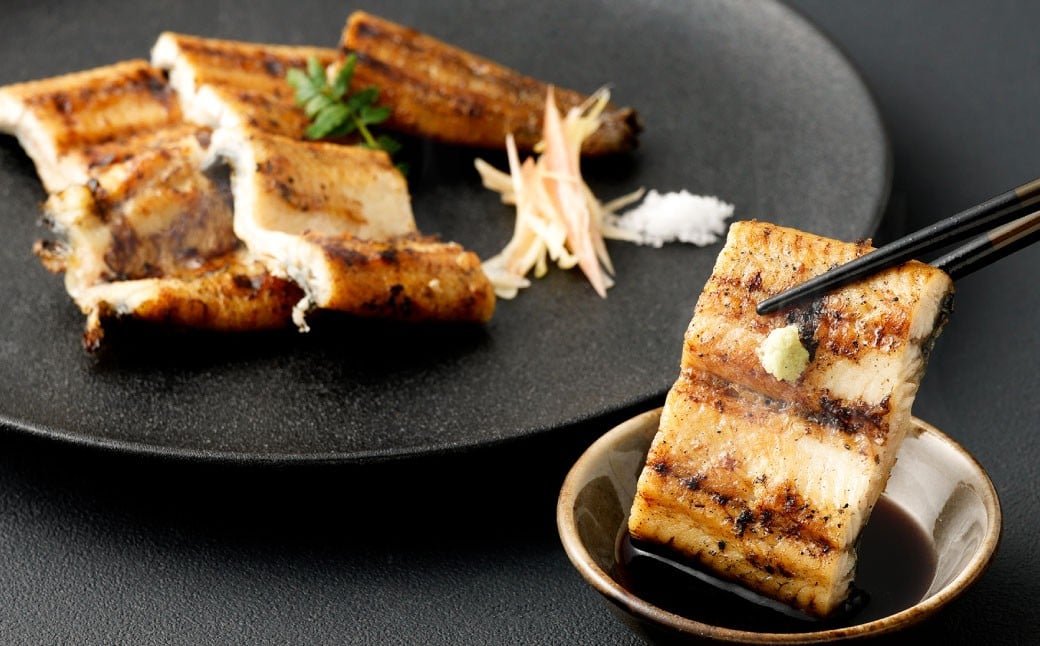 ＜職人手焼き九州産うなぎ 白焼き2尾（4切れ）計260g前後＞翌月末迄に順次出荷