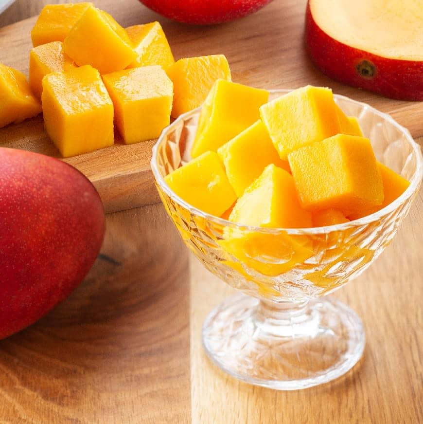 【令和8年発送】宮崎県産完熟マンゴー　「レッドクイーン」4玉(800g) 【 果物 フルーツ マンゴー 宮崎県産 完熟マンゴー みやざきマンゴー 先行予約 数量限定 期間限定 】