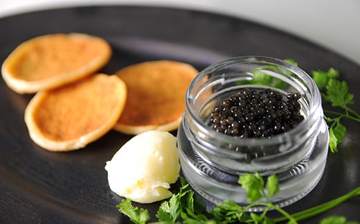 【桐箱入り】宮崎HEIKECAVIAR 10ｇ ブリニセット【チョウザメ】キャビアが初めての方にオススメのセット［宮崎 椎葉 国産 ちょうざめ キャビア 10g 魚卵 卵 チョウザメ ブリニ ブリニセット お酒 魚介 珍味 加工品 冷凍 高級 贅沢 おつまみ グルメ ギフト 記念日 誕生日 プレゼント お祝い 贈り物 贈答 桐箱 希少］【SZ-100】