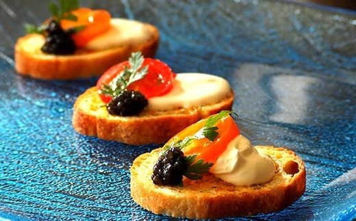 【桐箱入り】HEIKE CAVIAR 10ｇ フレッシュキャビア【世界三大珍味×日本三大秘境】［宮崎 椎葉 国産 ちょうざめ チョウザメ きゃびあ キャビア 10g 魚卵 卵 お酒 魚介 珍味 加工品 冷凍 高級 贅沢 グルメ ディナー パーティー おつまみ ギフト 記念日 誕生日 プレゼント お祝い 贈り物 贈答 贈答品 桐箱 希少］【SZ-102】