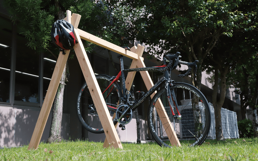 木組みで木製サイクルラック(さきやま木工/088-1639) 自転車スタンド 自転車 スタンド ロードバイク 駐輪スタンド 家庭用 自転車 簡単 組み立て 木 木工 木製 屋内 インテリア オシャレ ラック 杉 家具 手づくり 一点もの 一点物 組立簡単 自転車置き場 収納 駐輪 ディスプレイ サイクリング クロスバイク マウンテンバイク サイクルスタンド