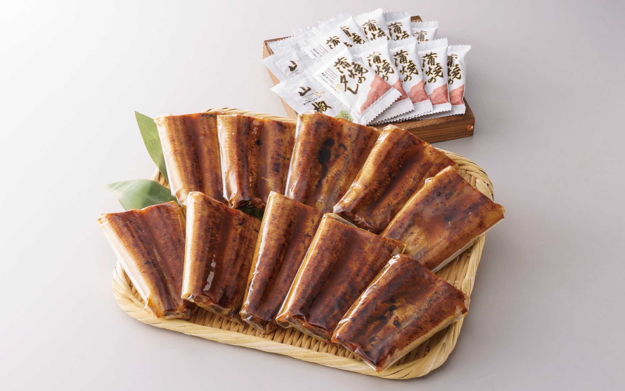 ＜高島屋選定品＞鹿児島県産うなぎ蒲焼ハーフカット(70g×10枚) (TK040-1930)