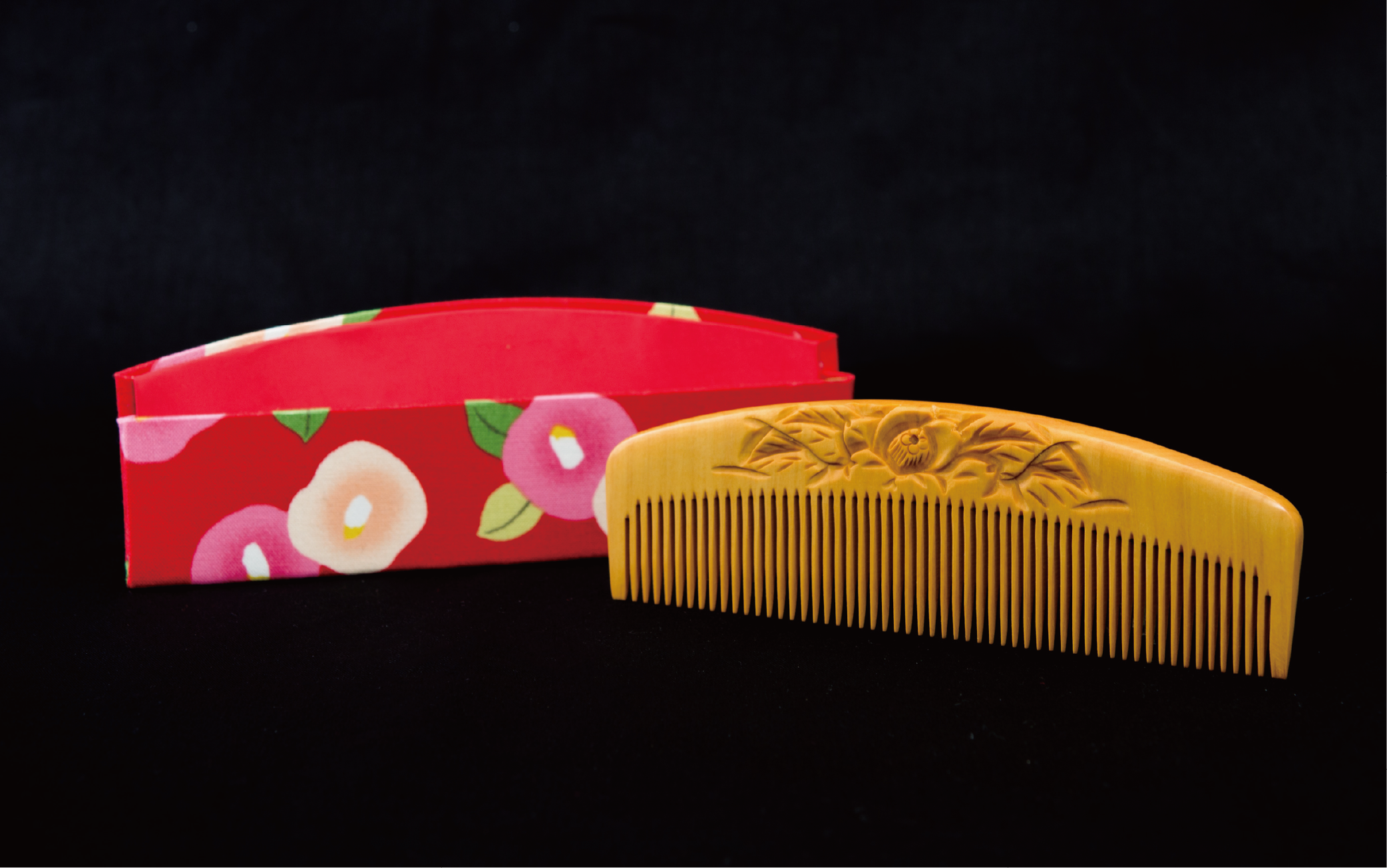 【鹿児島県指定伝統的工芸品】薩摩つげ櫛(解櫛)　彫椿・手作り布ケースセット(喜多つげ制作所/053-1116)