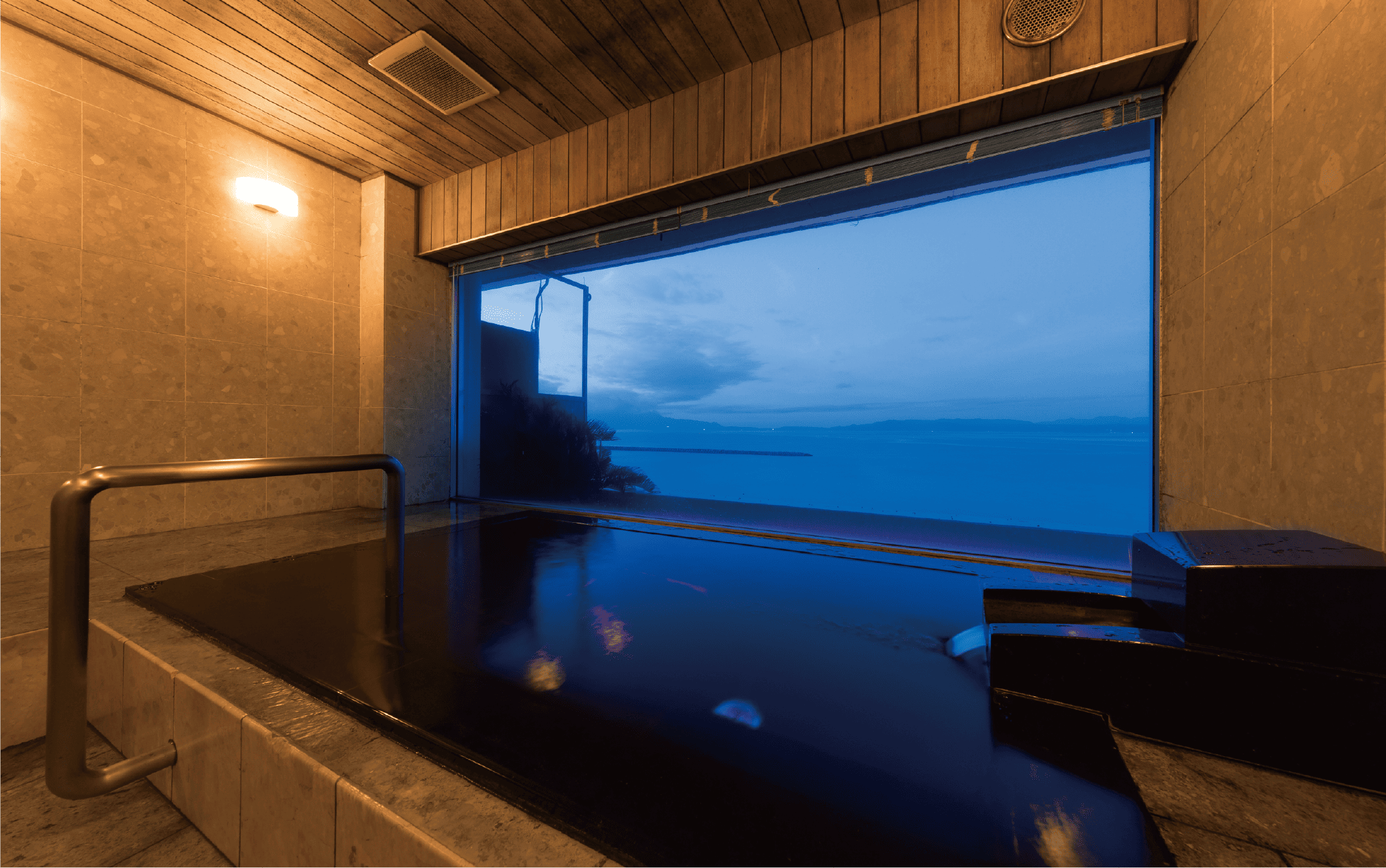 ＜1泊2食付ペア宿泊券＞指宿海上ホテル ロイヤルスイート和洋室 黒毛和牛雅コース(指宿海上ホテル/220-1175)　宿泊 観光 食事付 ビジネス 旅行 出張 温泉 宿