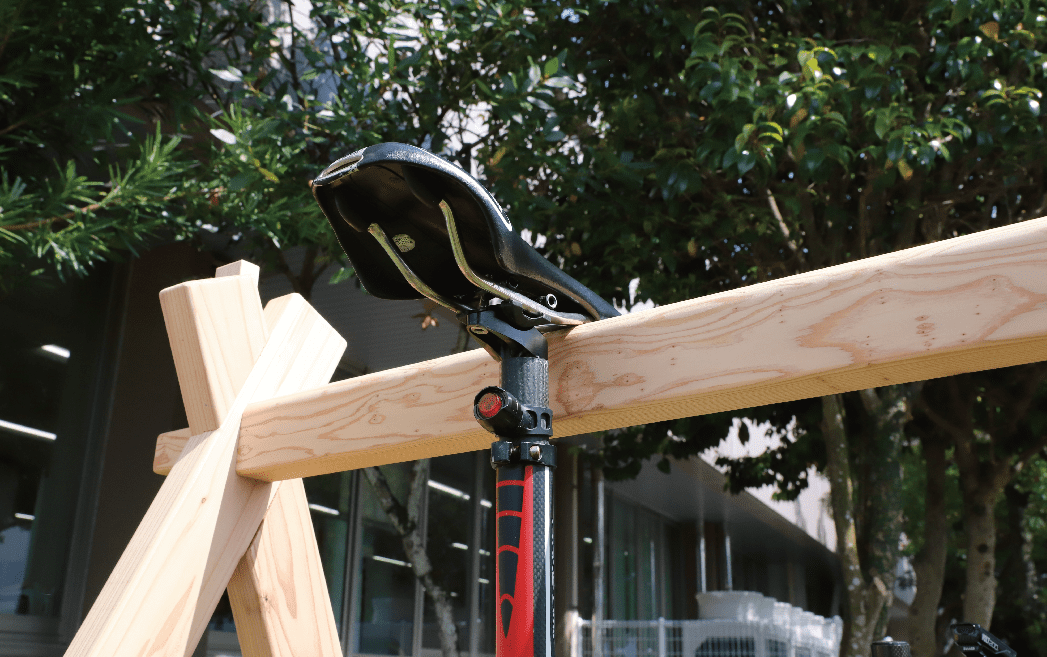 木組みで木製サイクルラック(さきやま木工/088-1639) 自転車スタンド 自転車 スタンド ロードバイク 駐輪スタンド 家庭用 自転車 簡単 組み立て 木 木工 木製 屋内 インテリア オシャレ ラック 杉 家具 手づくり 一点もの 一点物 組立簡単 自転車置き場 収納 駐輪 ディスプレイ サイクリング クロスバイク マウンテンバイク サイクルスタンド