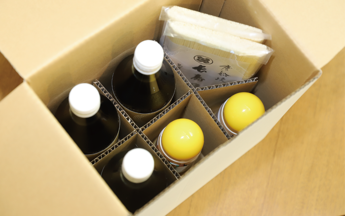 【指宿唐船峡】味の長寿庵そうめんセット(つゆ×3本、手延べそうめん×2袋、からしすみそ×2本)(南物産/010-459) めんつゆ そうめん つゆ セット だし 出汁 ギフト 贈答 お中元 つゆ 調味料 唐船峡 そうめん流し 鹿児島 指宿 いぶすき めんつゆ つゆ セット