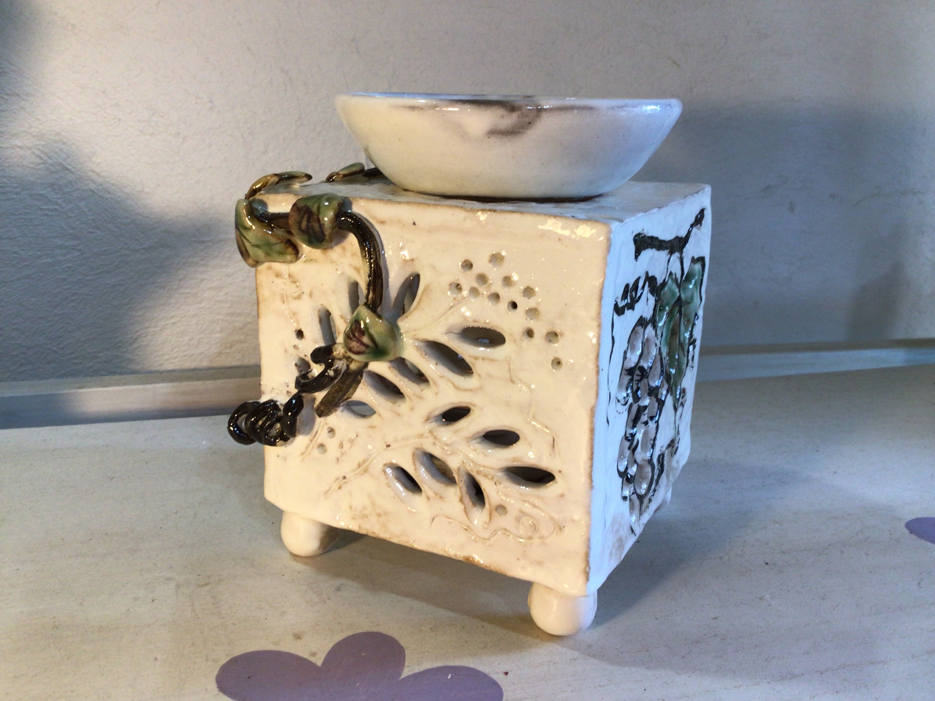 BS-905 白化粧の茶香炉（木の葉様）