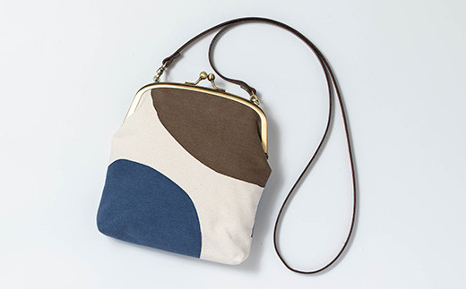 がま口バッグ《ランダム》(1点) 鹿児島 いちき串木野 バッグ ポーチ かばん カバン 鞄 ファッション 本染め 染物 染め物 そめもの 伝統 伝統工芸 贈り物 ギフト お祝い プレゼント【亀崎染工】【D-614H】