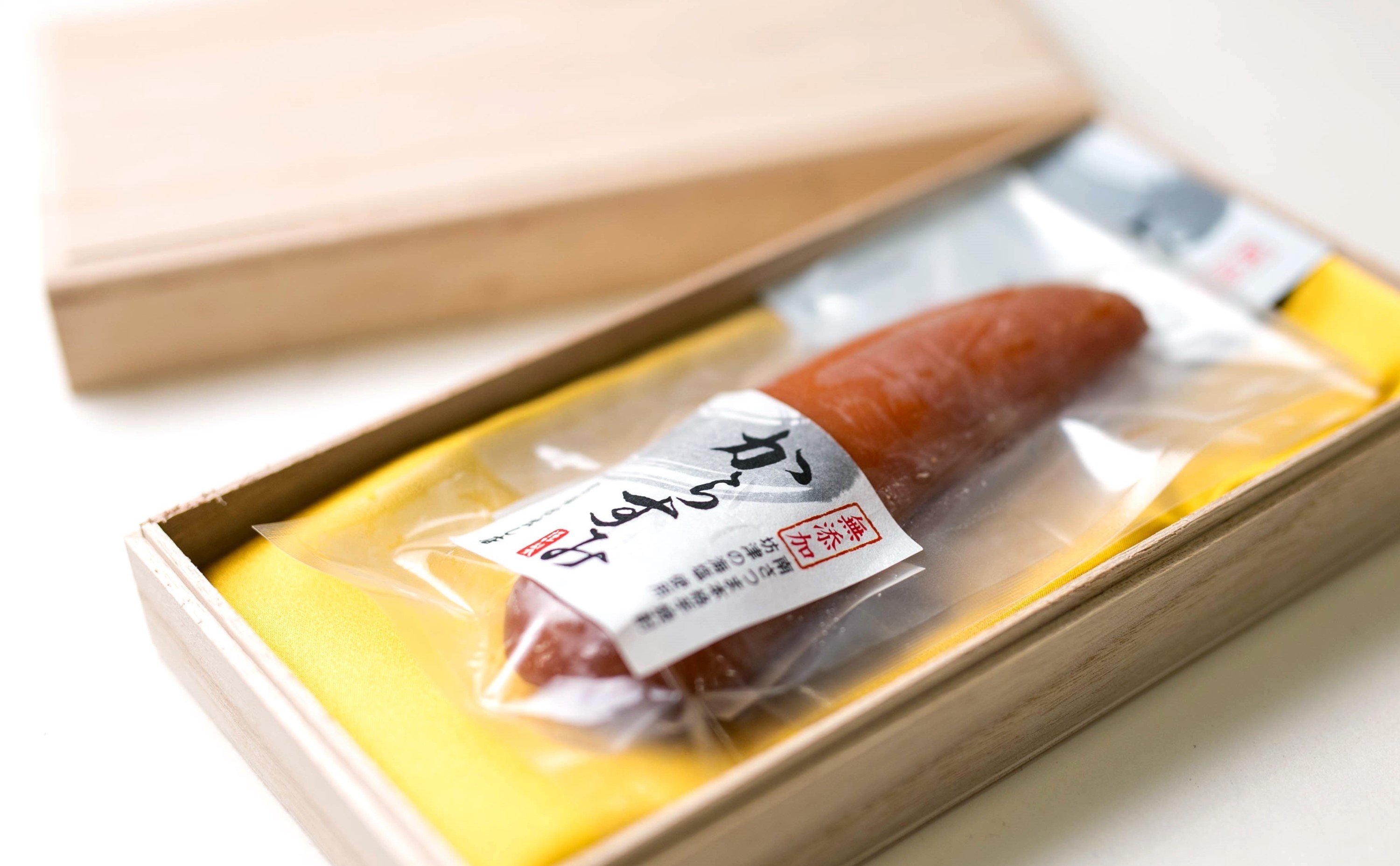 【高級珍味】職人こだわりの贅沢からすみ 60g以上 おつまみ 国産 からすみ お酒のおつまみ 魚卵 カラスミ 唐墨 肴 海鮮 珍味 冷蔵 グルメ お祝い ギフト 贈り物 贈答用 宮脇仕出し店 鹿児島県 南さつま市