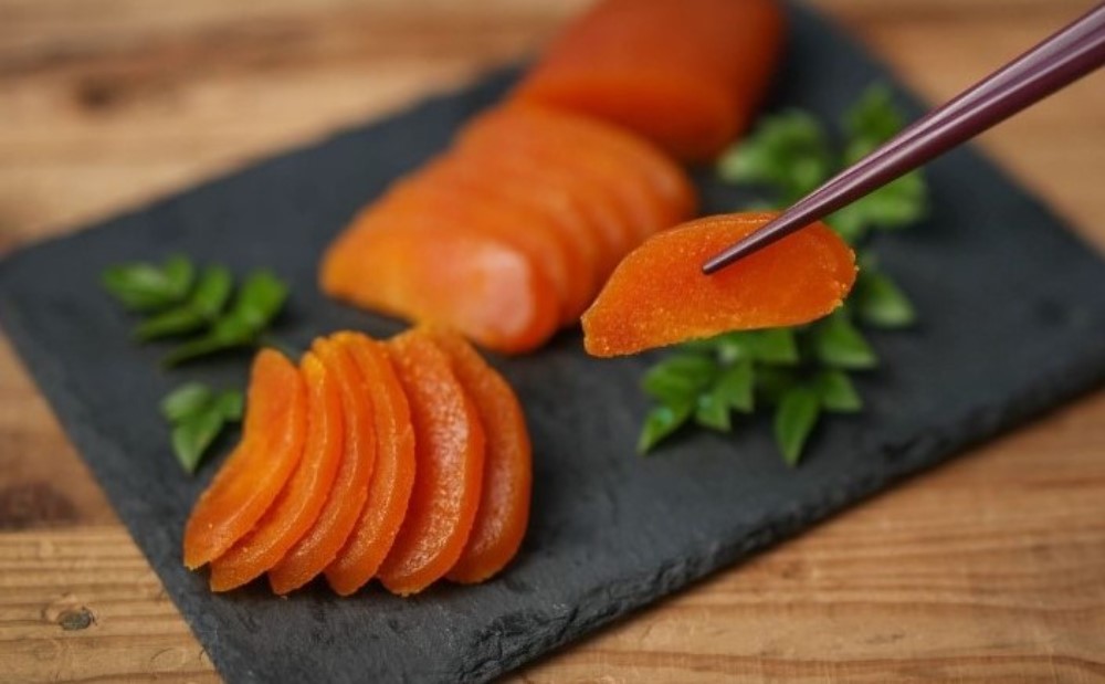 【高級珍味】職人こだわりの贅沢からすみ 60g以上 おつまみ 国産 からすみ お酒のおつまみ 魚卵 カラスミ 唐墨 肴 海鮮 珍味 冷蔵 グルメ お祝い ギフト 贈り物 贈答用 宮脇仕出し店 鹿児島県 南さつま市