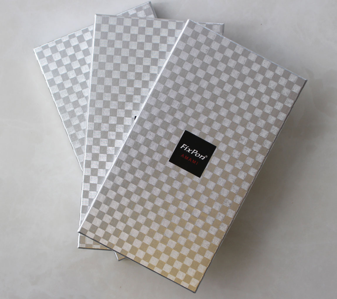 【ギフト用】本場大島紬ポケットチーフ 龍郷柄（赤）クラッシュタイプ（かがり糸ベージュ）　A018-001-01