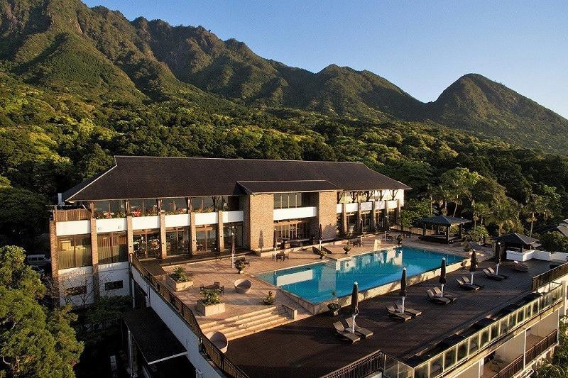 サンカラヴィラスイート1泊2食付 ペア ご宿泊券［sankara hotel & spa屋久島］