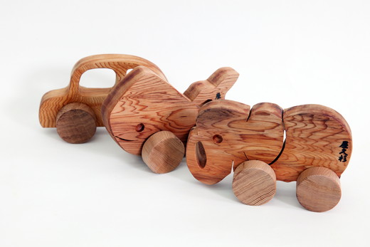 屋久杉のぬくもりを楽しむ「ころりんおもちゃ」【屋久島】