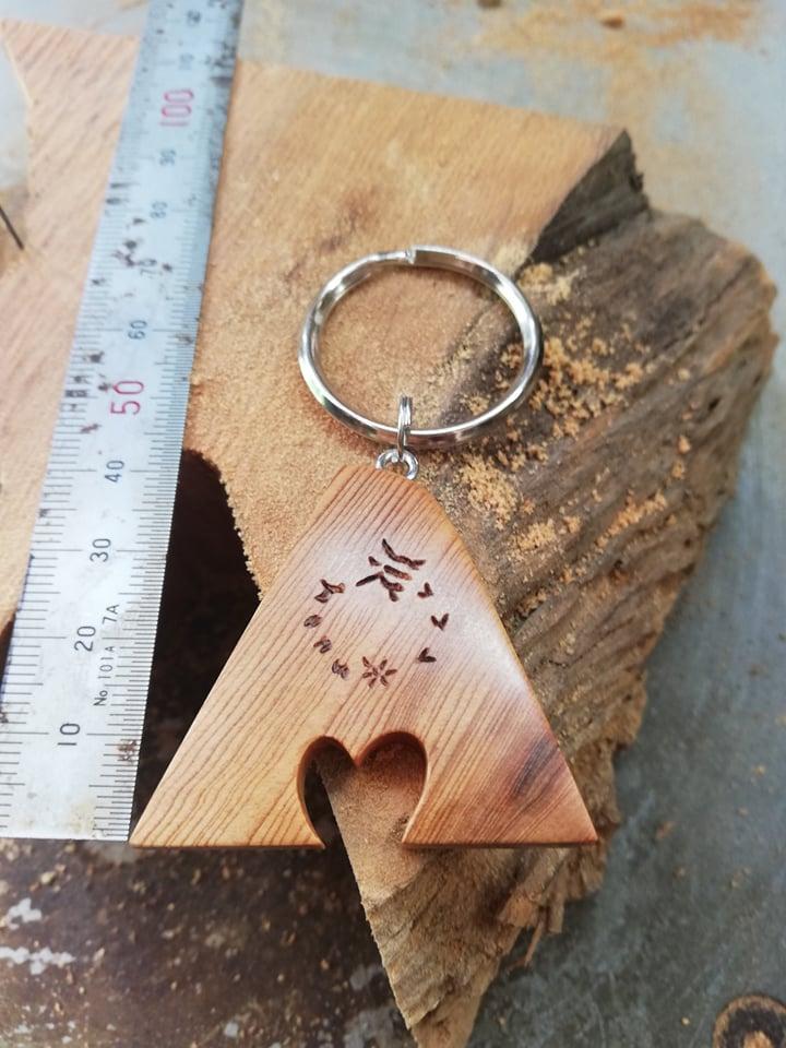 屋久杉Initialイニシャルキーホルダー　”A”