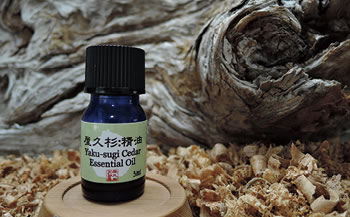 屋久杉精油(5ml)【月間10本限定】