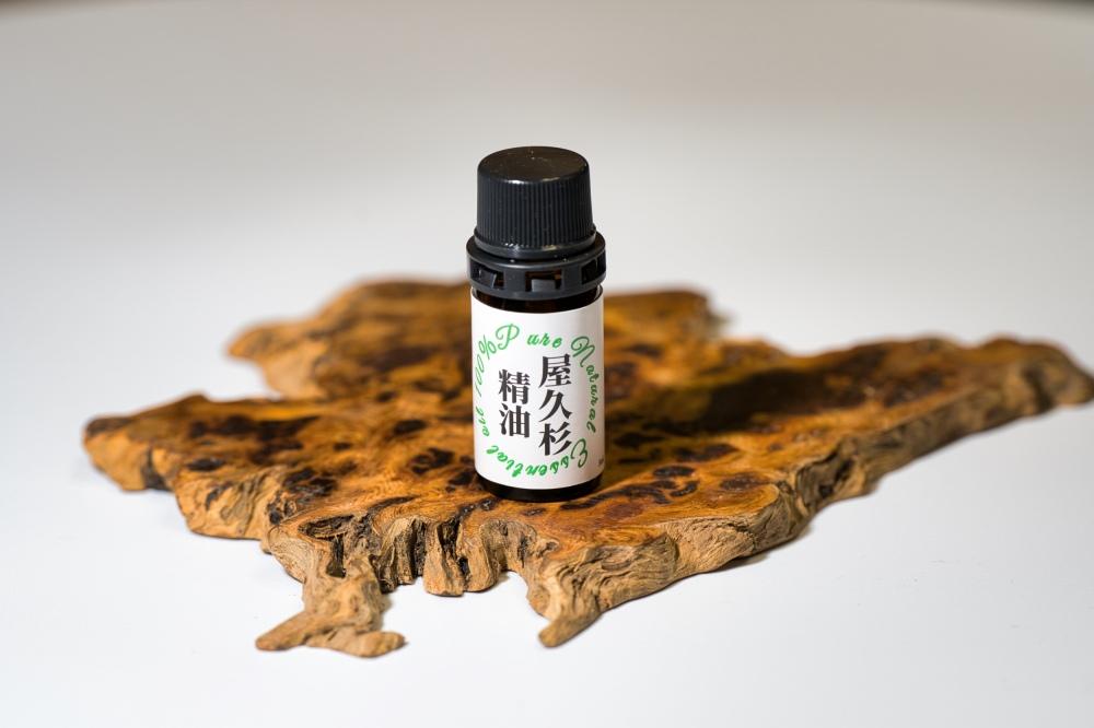 屋久杉精油　5mL   エッセンシャルオイル