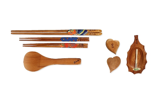 屋久杉で作られた夫婦箸、菜箸、箸置き、しゃもじ、銘々皿の5点セット【屋久島】