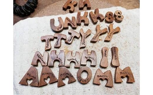 屋久杉Initialイニシャルキーホルダー　”A”