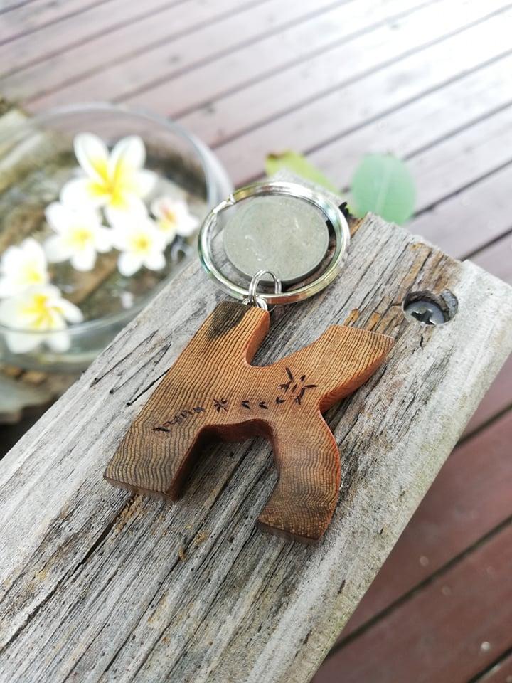 屋久杉Initialイニシャルキーホルダー　”K”