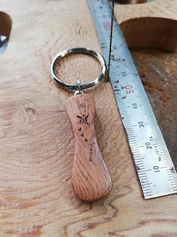 屋久杉Initialイニシャルキーホルダー　” I ”