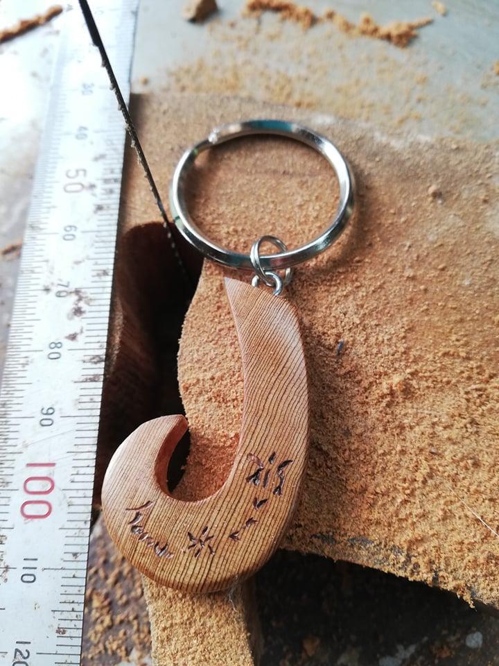 屋久杉Initialイニシャルキーホルダー　”J”