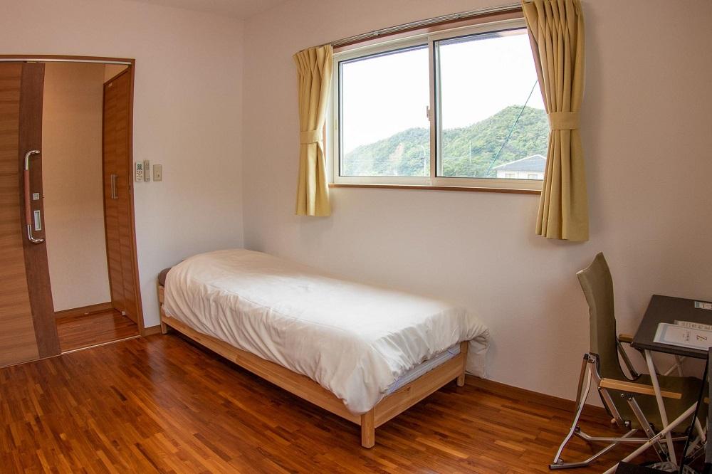 屋外プール使用無料付き！シングルルームご宿泊ご招待券（1組1名様　1泊分）