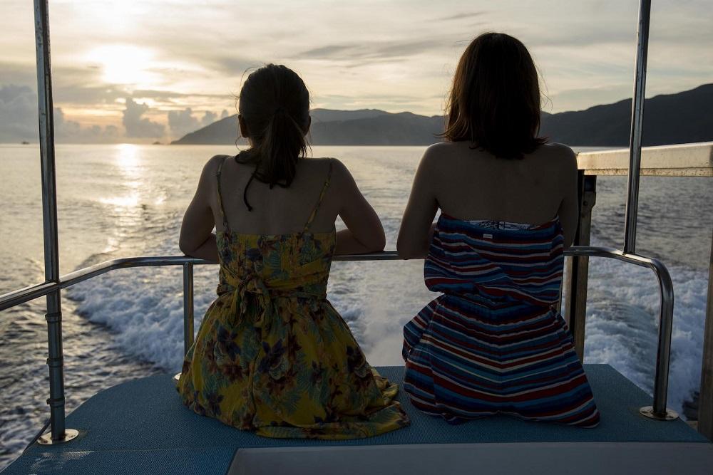 夕陽が沈む感動の光景を！奄美大島サンセットクルーズ（約3時間）