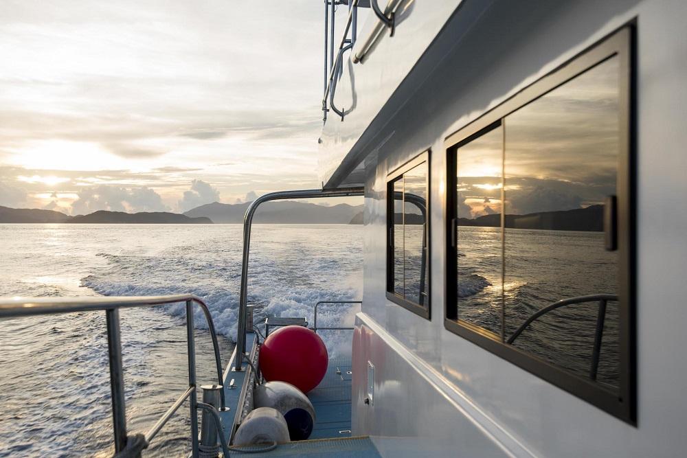 夕陽が沈む感動の光景を！奄美大島サンセットクルーズ（約3時間）