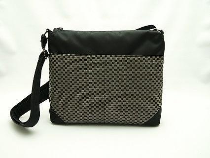 大島紬　ポリ混横型ショルダーバッグ（泥　龍郷キュービック）