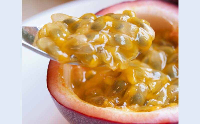 2026年発送【奄美大島産】秀品パッションフルーツ 約1kg 化粧箱入 鹿児島県 奄美群島 奄美大島 龍郷町 国産 奄美産 青果 果物 くだもの フルーツ 果物時計草 南国 トロピカル 初夏の果実 さわやか 甘酸っぱい 秀品 お取り寄せ 先行予約 数量限定