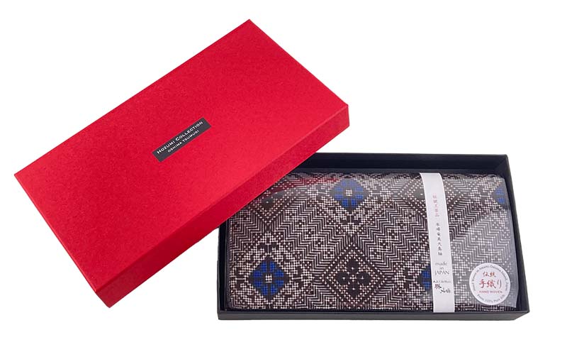 本場奄美大島紬　札入れ　龍郷柄（青） 鹿児島県 奄美群島 奄美大島 龍郷町 奄美産 大島紬 つむぎ 伝統工芸 絹織物 絹100% 手織り 興紬工房オリジナル 伝統柄 龍郷柄 札入れ 小物 お取り寄せ プレゼント 贈答 ギフト