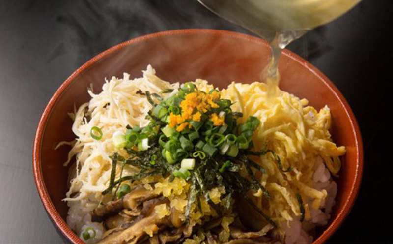 【奄美鶏飯】と【奄美島豚】餃子・ハンバーグのセット 鹿児島県 奄美群島 奄美大島 龍郷町 国産 奄美産 豚肉 島豚 黒毛 希少 鶏飯 けいはん 餃子 ぎょうざ ハンバーグ 冷凍 小分け ご当地 お取り寄せ プレゼント