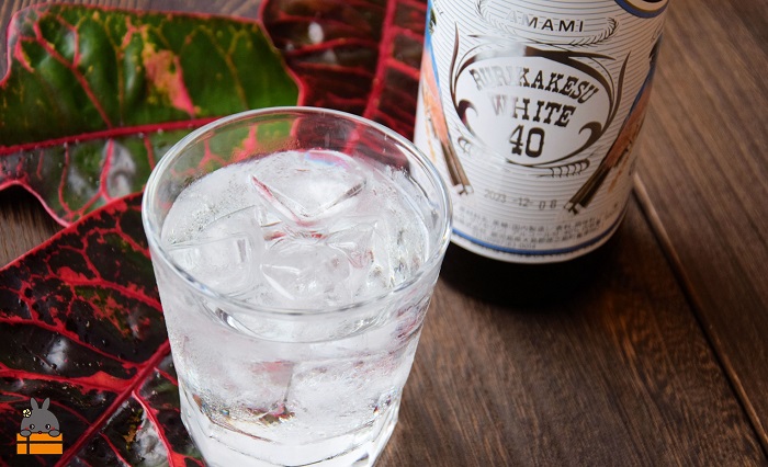 《蔵元直送便》大人が楽しむ国産ホワイトラム酒（スピリッツ）ルリカケスホワイト40度（900ml×10本）（ 酒 モヒート カクテル ラムコーク 炭酸割り ロック スイーツ作り 高岡醸造 アルコール40度 徳之島 奄美 鹿児島 ）