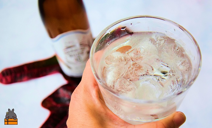 《蔵元直送便》大人が楽しむ国産ホワイトラム酒（スピリッツ）ルリカケスホワイト40度（900ml×6本）（ 酒 モヒート カクテル ラムコーク 炭酸割り ロック スイーツ作り 高岡醸造 アルコール40度 徳之島 奄美 鹿児島 ）