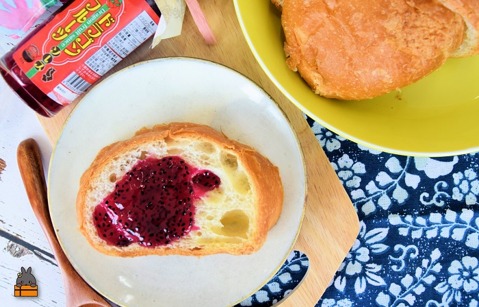 徳之島産ドラゴンフルーツ使用！低糖度のドラゴンフルーツソース（100ml×２瓶） （ ドラゴンフルーツ ドラゴン 完熟 赤 ヨーグルト パン ソース フルーツソース 果物 フルーツ 調味料 甘み 朝ごはん 徳之島 奄美 鹿児島 美味しい キッチンこころ ）