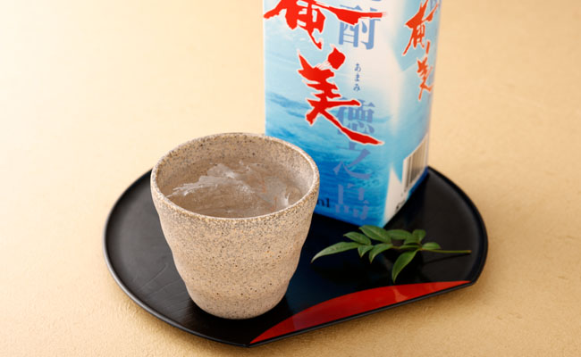 【鹿児島徳之島】黒糖焼酎 奄美 1800ml×24本セット 25度 奄美酒類 紙パック 計43.2L