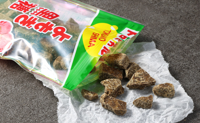 徳之島 天城町 平瀬製菓 よもぎ黒糖 400g(200g×2袋) 黒糖 お菓子 よもぎ