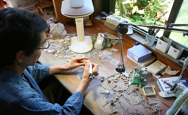 白蝶貝とパウアシェルを素材にした「ピアス」＜EPDH-1＞【貝工房かざはな】