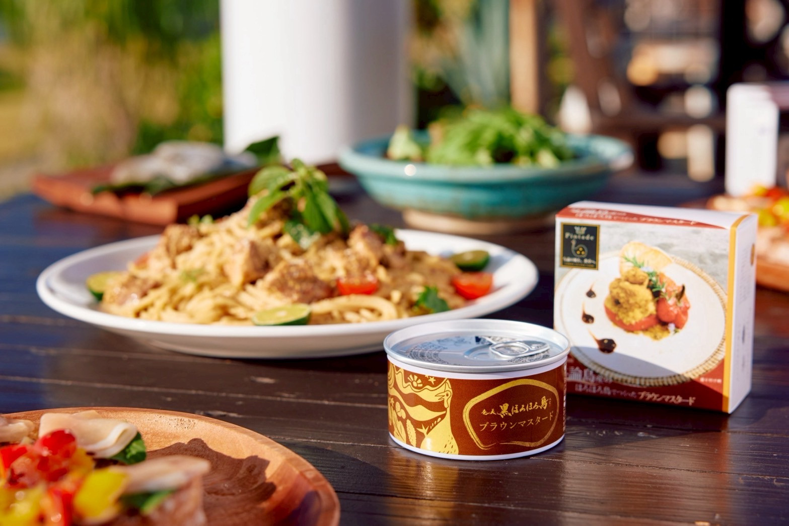 与論島産「ほろほろ鳥の胸肉を使ったブラウンマスタード」と焼酎「島有泉」にアンマー（方言：お母さん）の「みしじまいの素」の伝統料理セット