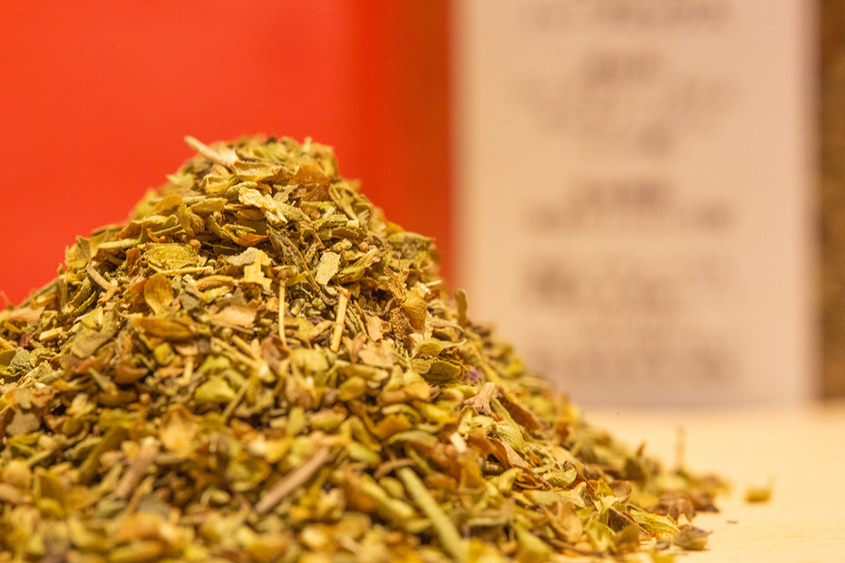 沖繩県産やんばる若鶏の丸焼き ハイグレードローストチキン ハーブ味 (2羽カット済み) ちょっとぜいたく チキンハウス 鶏肉 肉 にく 丸焼き 青森産ニンニク オリーブオイルを使用 ギフト お祝い パーティ 沖縄県 那覇市