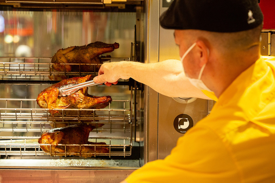 沖繩県産やんばる若鶏の丸焼き ハイグレードローストチキン ハーブ味 (1羽カット済み) ちょっとぜいたく チキンハウス 鶏肉 肉 にく 丸焼き 青森産ニンニク オリーブオイルを使用 ギフト お祝い パーティ 沖縄県 那覇市