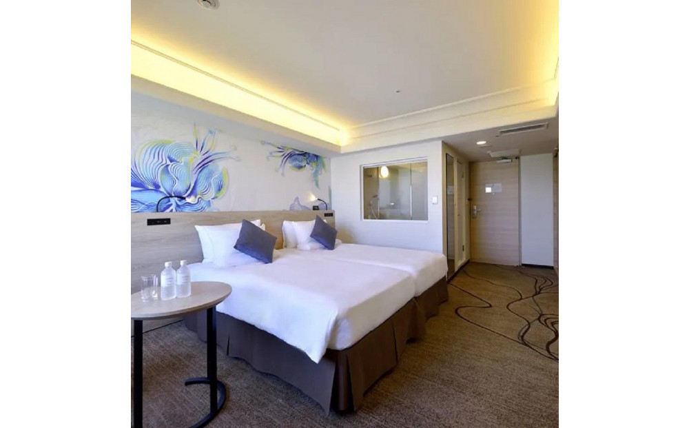 ノボテル沖縄那覇/平休日1泊朝食付 ペア宿泊券