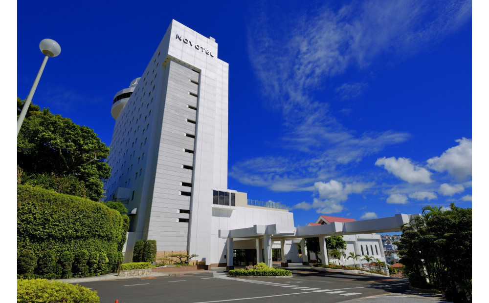 ノボテル沖縄那覇/平休日1泊朝食付 ペア宿泊券