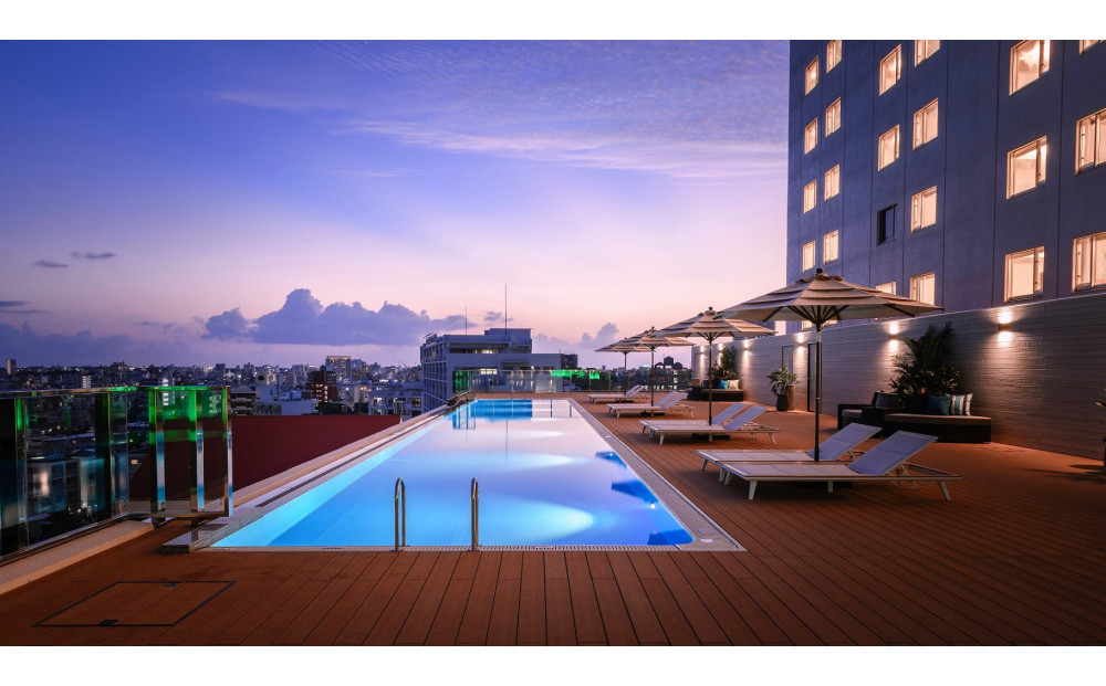 ノボテル沖縄那覇/平休日1泊朝食付 ペア宿泊券