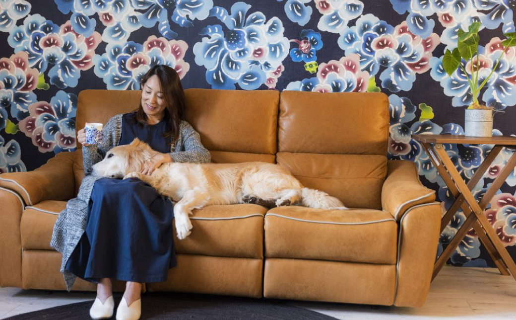 紅型壁紙 2m CUORE クオーレ | 紅琉 BINRYU アラヤプランニング株式会社 | 沖縄 伝統工芸 びんがた 紅型 | 防炎 抗菌 壁紙 | テキスタイル インテリア モダン ナチュラル | 柄 花柄