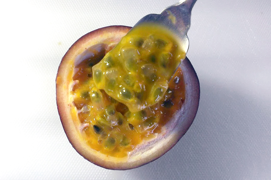 【 期間限定 2026年 発送 】 糸満産 糸ちゃん パッションフルーツ ＜ 家庭用 ／ 1kg ＞ 果物 フルーツ くだもの 1キロ 数量限定 沖縄 果実 南国フルーツ 沖縄県産 美味しい 甘い あまい 甘み 酸味 爽やか 産地直送 農家直送 産直 沖縄県 糸満市