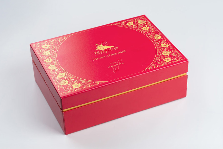 【 先行予約 2026年 発送 】 沖縄情熱農園 栽培期間中農薬不使用栽培 パッションフルーツ 「情熱の女神」 1kg (化粧箱) 贈答用 贈答品 ギフト 沖縄県産 果物 フルーツ くだもの 産地直送 農家直送 産直 酸味 甘い 1キロ 贈り物 沖縄県 糸満市